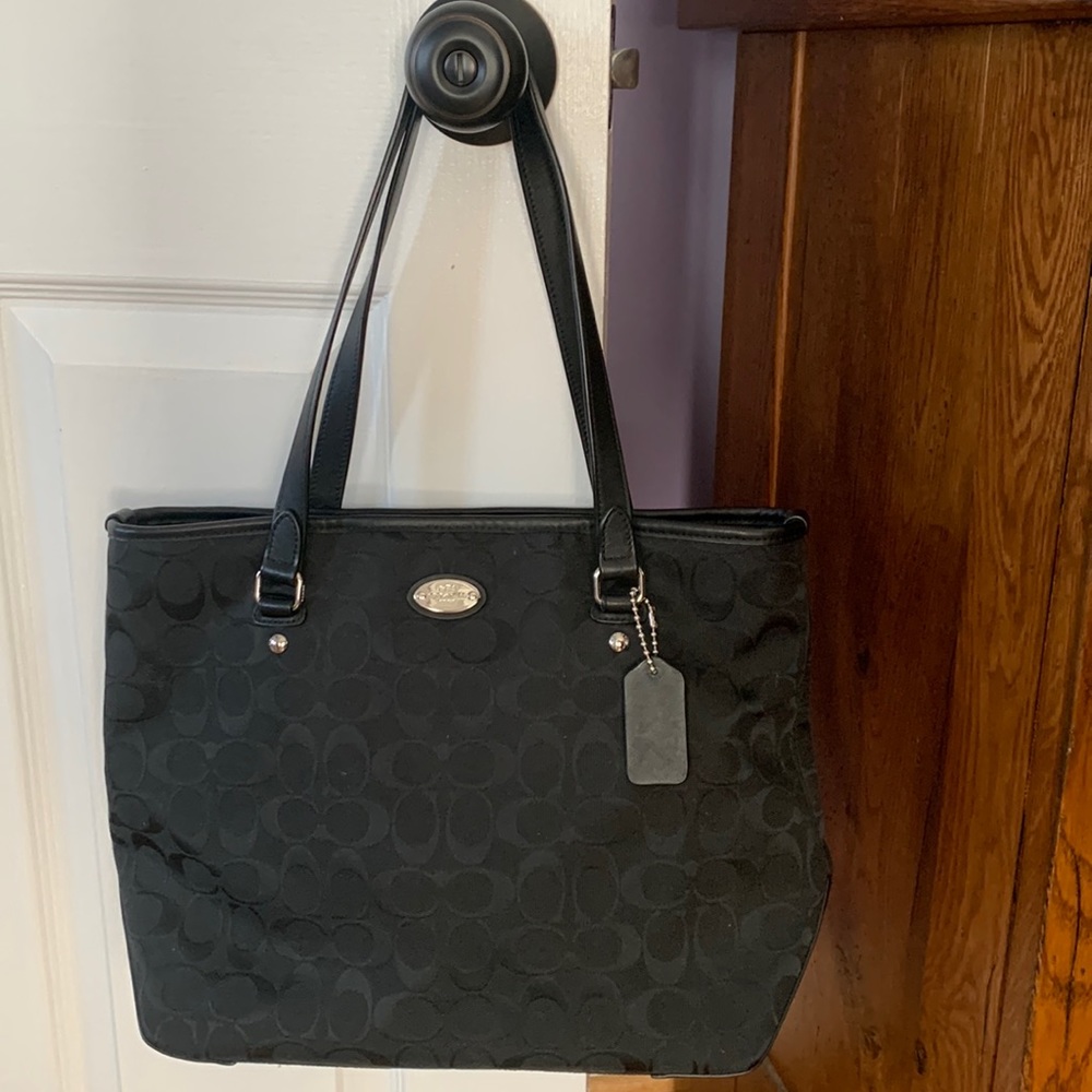 Black Coach Tote Purse!!